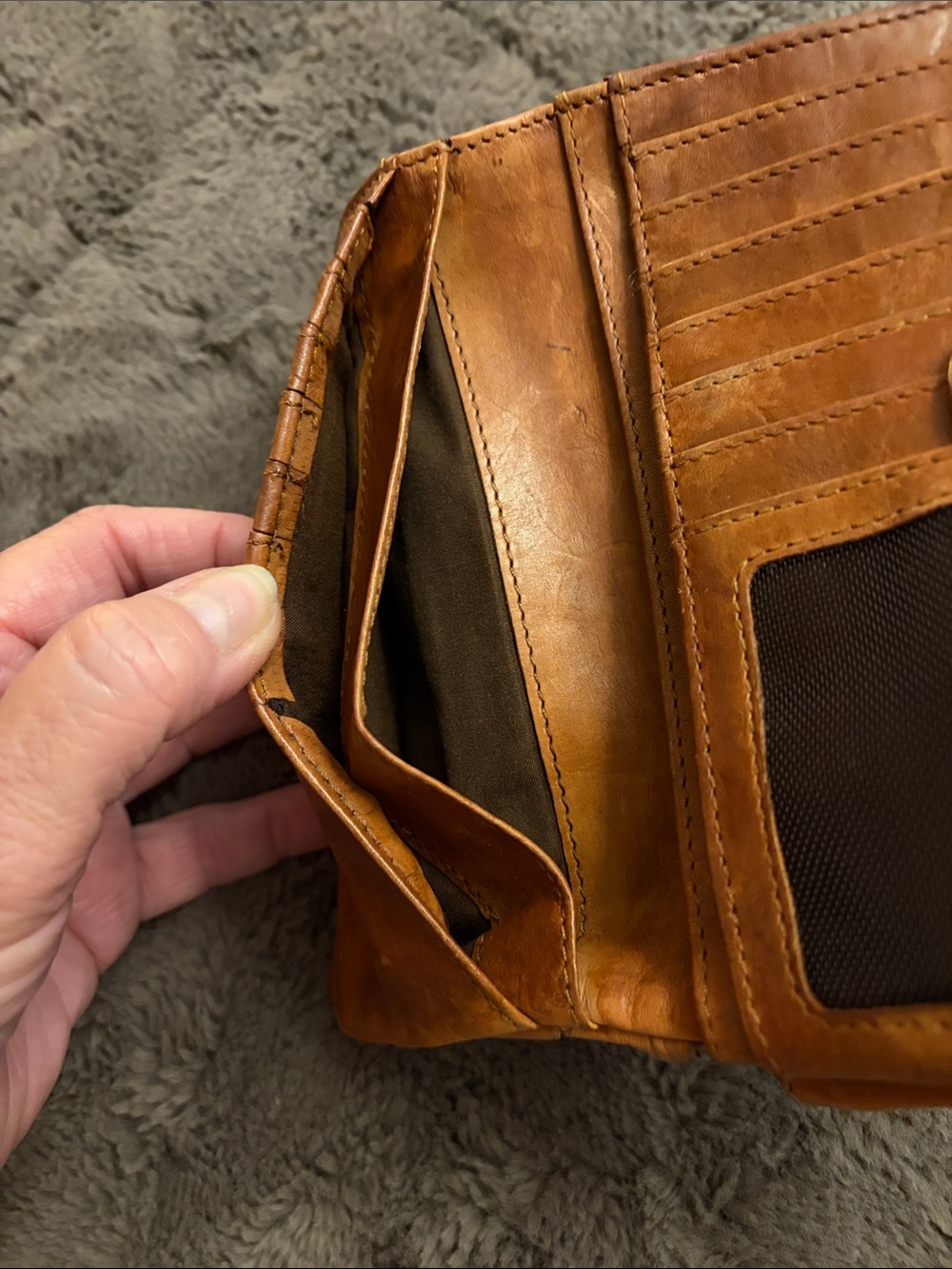 Valenca Holland Women's Leather Zip Wallet in Tan - Picture 5 of 9